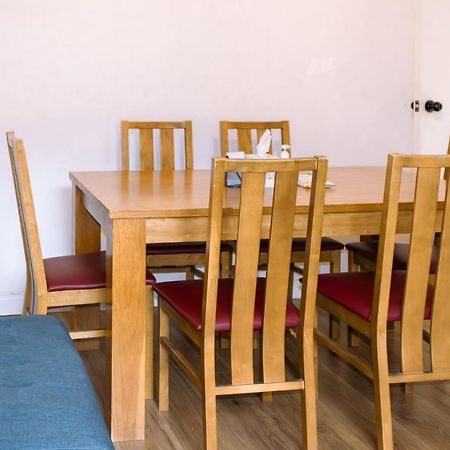 Nice 4 Bedroom Apartment Near City Centre 2-Min Walk To Metro !! Business & Family Friendly!! Londres Extérieur photo