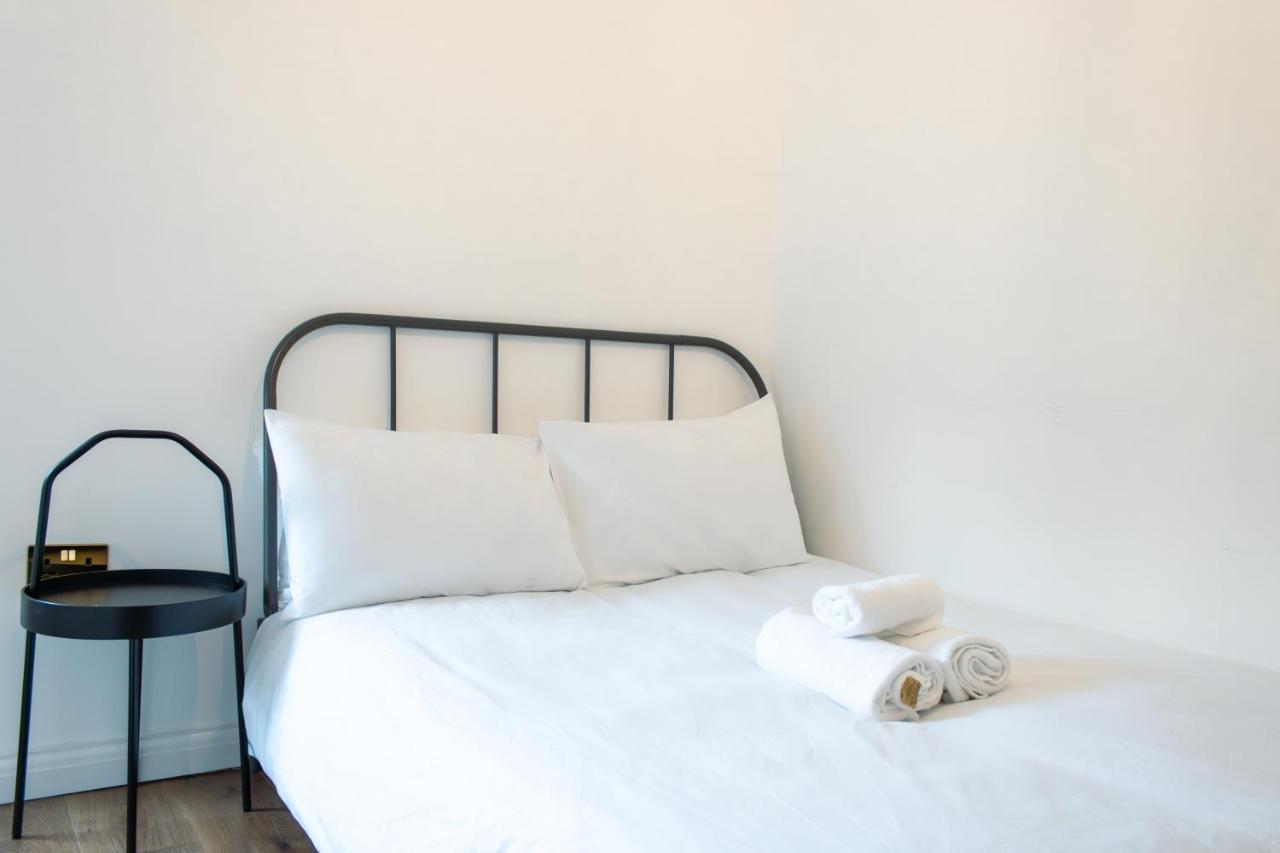 Nice 4 Bedroom Apartment Near City Centre 2-Min Walk To Metro !! Business & Family Friendly!! Londres Extérieur photo