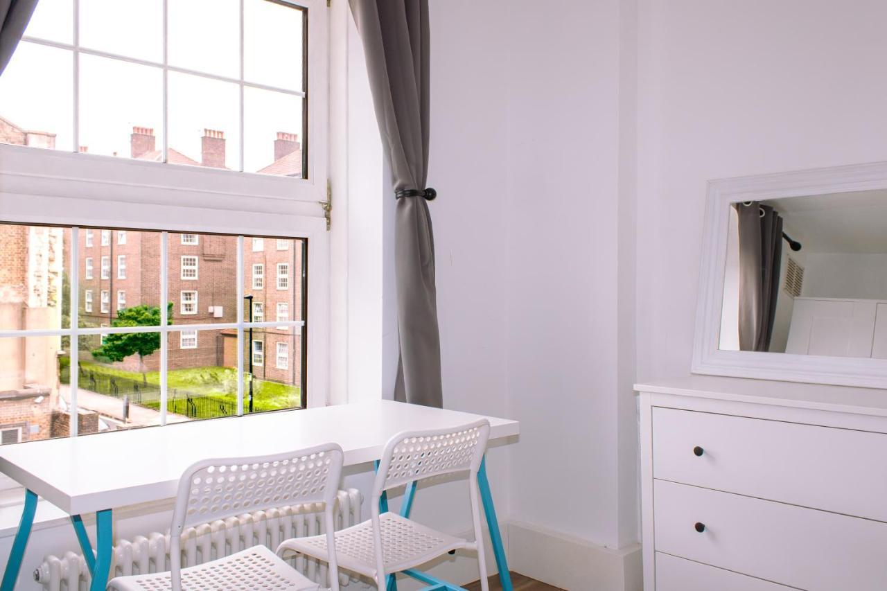 Nice 4 Bedroom Apartment Near City Centre 2-Min Walk To Metro !! Business & Family Friendly!! Londres Extérieur photo