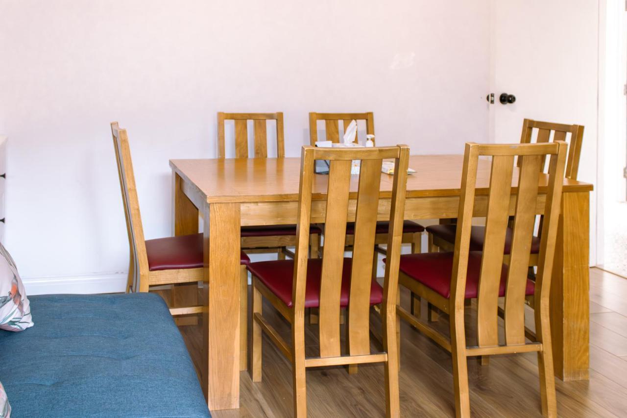 Nice 4 Bedroom Apartment Near City Centre 2-Min Walk To Metro !! Business & Family Friendly!! Londres Extérieur photo