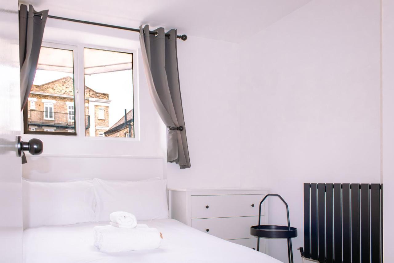 Nice 4 Bedroom Apartment Near City Centre 2-Min Walk To Metro !! Business & Family Friendly!! Londres Extérieur photo